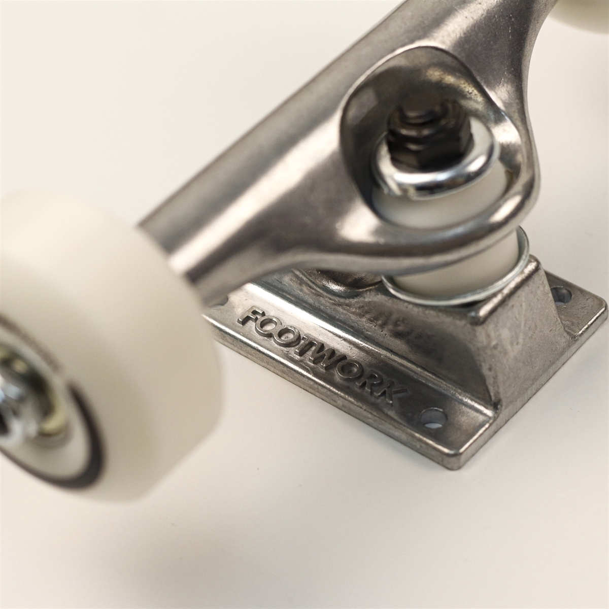 Скейтборд в сборе FAMILY TEAM - QR WHITE 8.125 - фото 27961