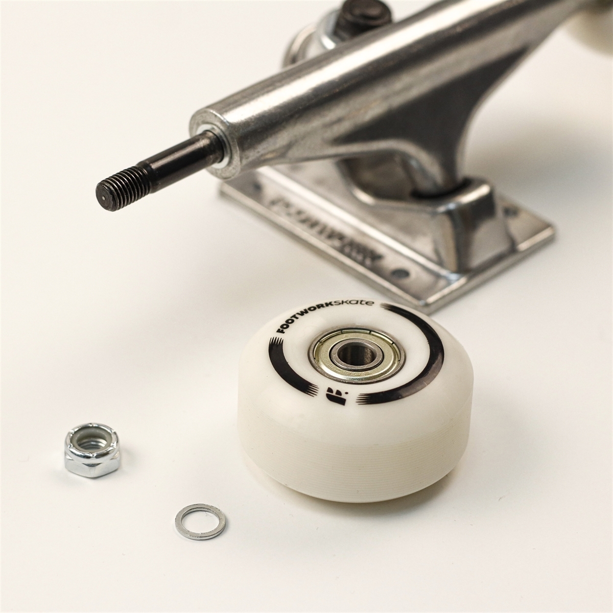 Скейтборд в сборе FAMILY TEAM - QR WHITE 8.125 - фото 27962