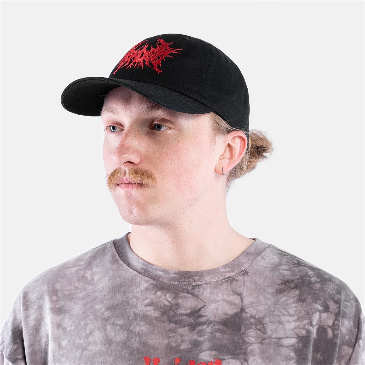 Бейсболка Горе BLK MTL LOGO FF DAD CAP black/red.emb - фото 36401