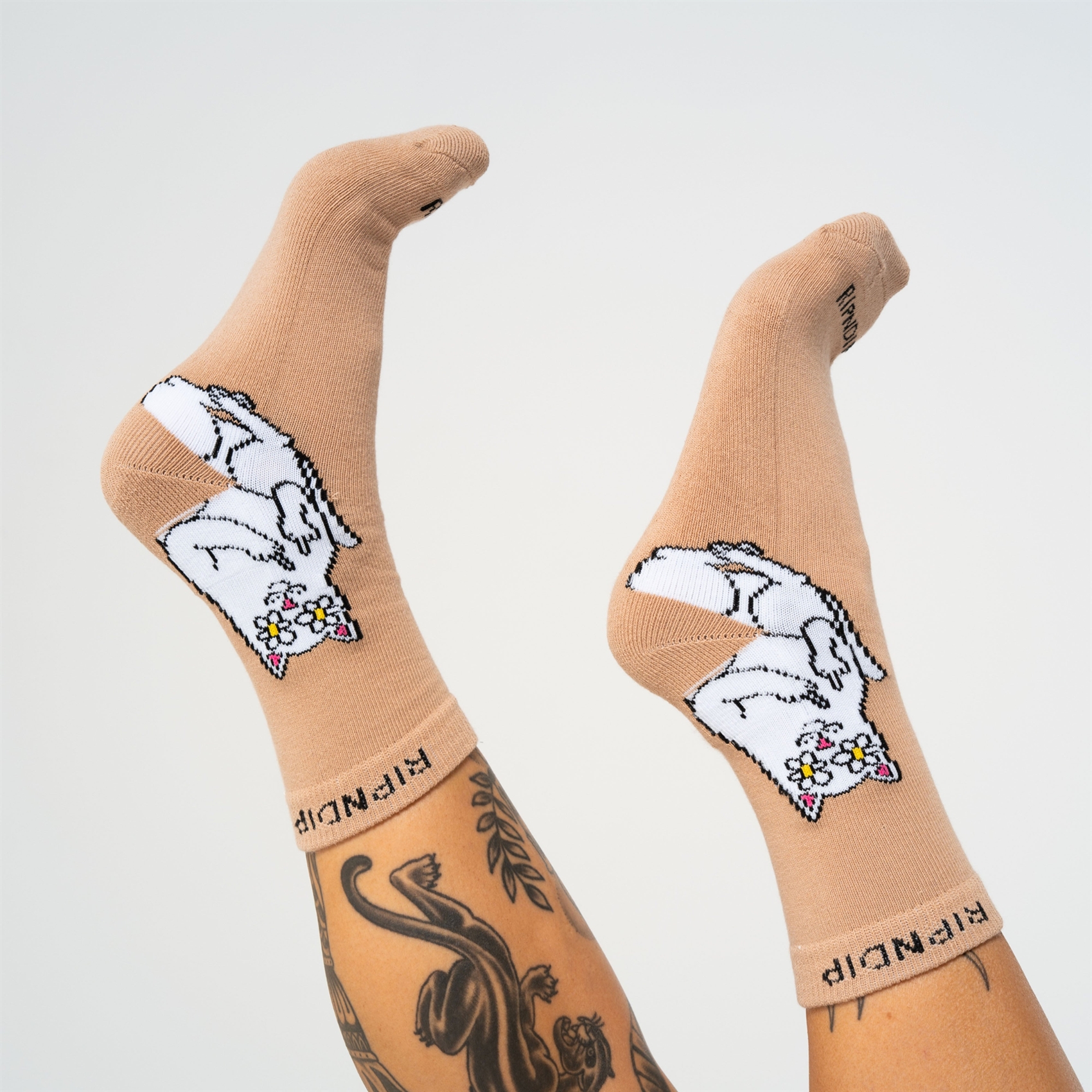 Носки RIPNDIP LORD NERMAL BLOSSOM MID SOCKS (ALMOND) - фото 48833