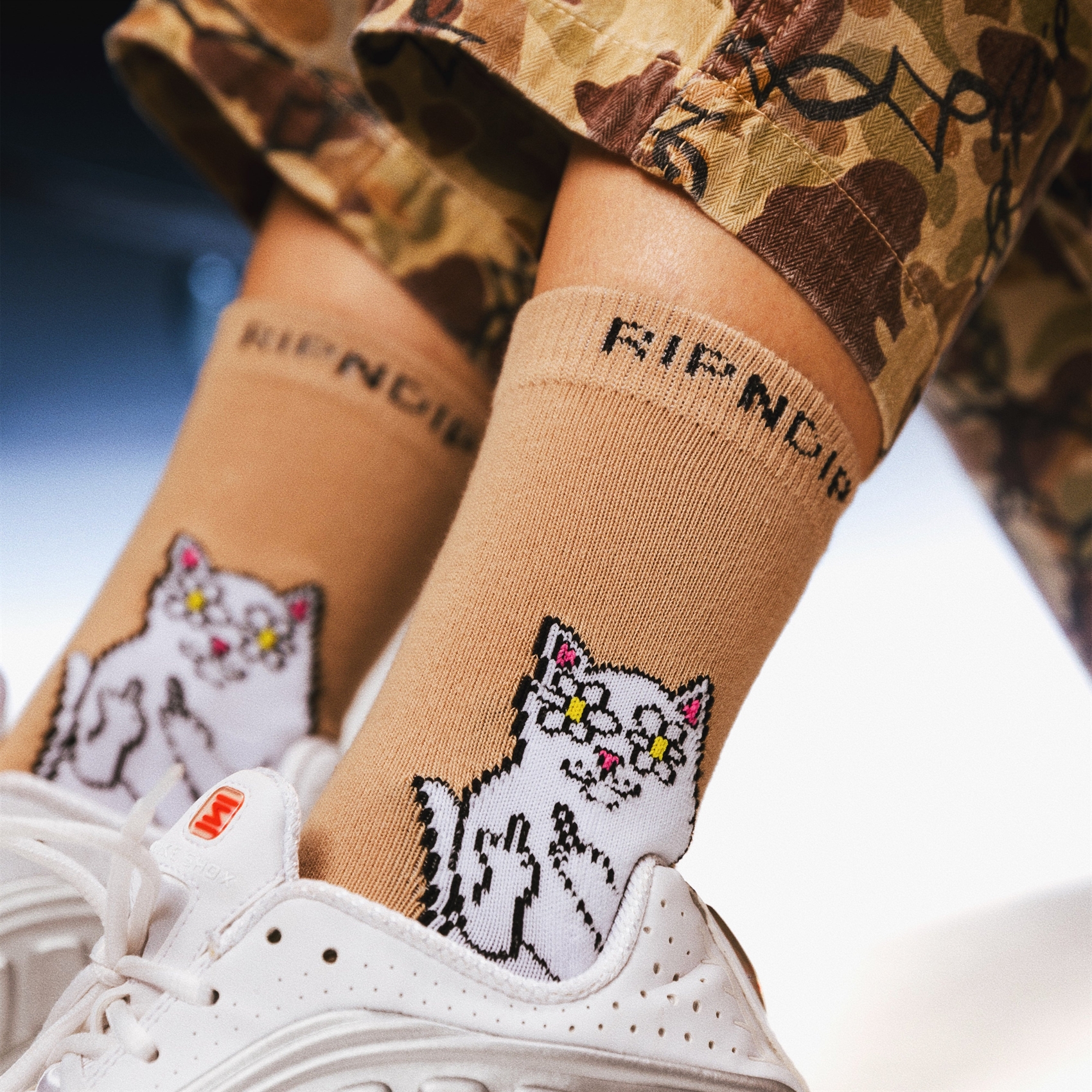 Носки RIPNDIP LORD NERMAL BLOSSOM MID SOCKS (ALMOND) - фото 48834