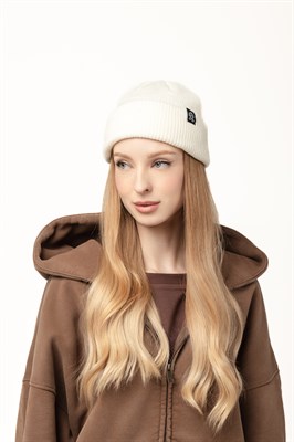 Шапка БОРДШОП1 Бини молочный